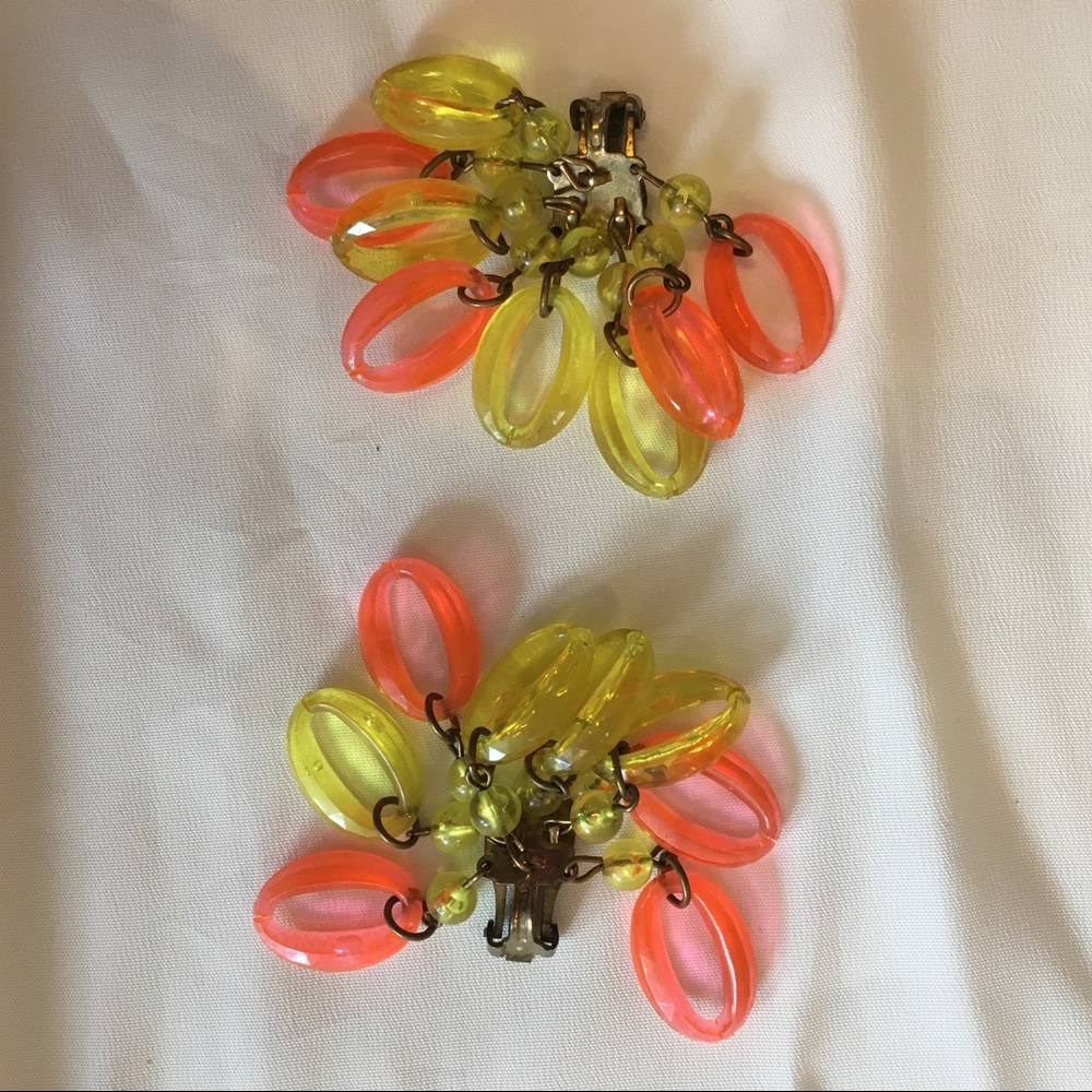 VTG Beaded Neon Dangle Clip On Earrings - Picture 4 of 7